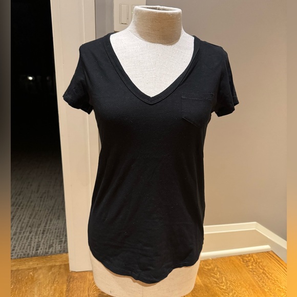 GAP Vintage Wash V-Neck Tee Black XS Pocket T-Shirt - Picture 2 of 8